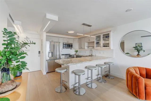 1-bedroom rental at 401 Ocean Drive #903, Miami Beach