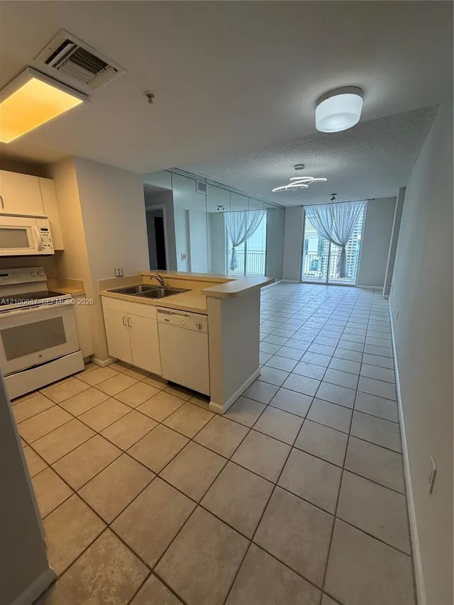 1-bedroom home at 185 SE 14th Terrace #2512, Miami