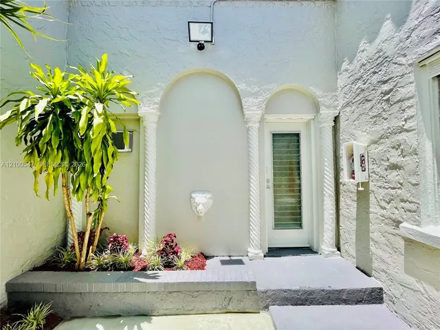 2-bedroom rental at 442 SW 10th Avenue #1, Miami