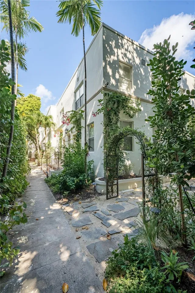 2-bedroom rental at 726 Meridian Avenue #2, Miami Beach