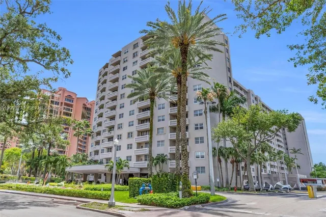 2-bedroom rental at 90 Edgewater Drive #PH03, Coral Gables