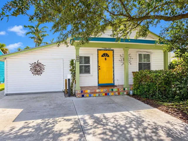 2-bedroom home at 806 N M Street, Lake Worth Beach