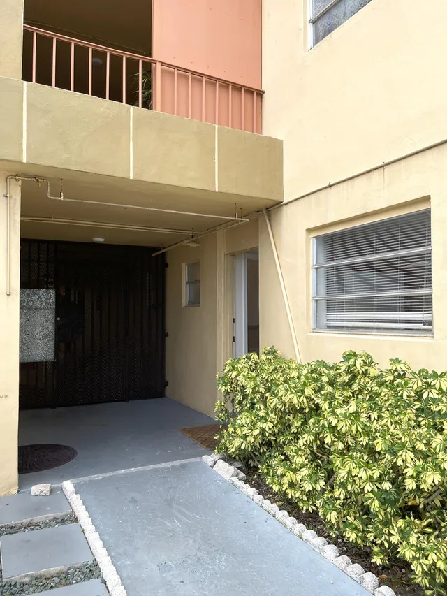 1-bedroom rental at 16400 NE 17TH Avenue #108, North Miami Beach