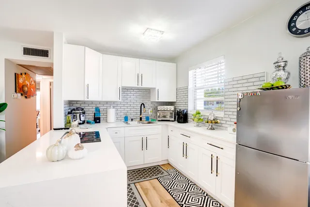 2-bedroom rental at 203 S WINDSOR I #203, West Palm Beach