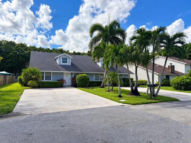 2-bedroom rental at 9258 GREEN MEADOWS Way, Palm Beach Gardens