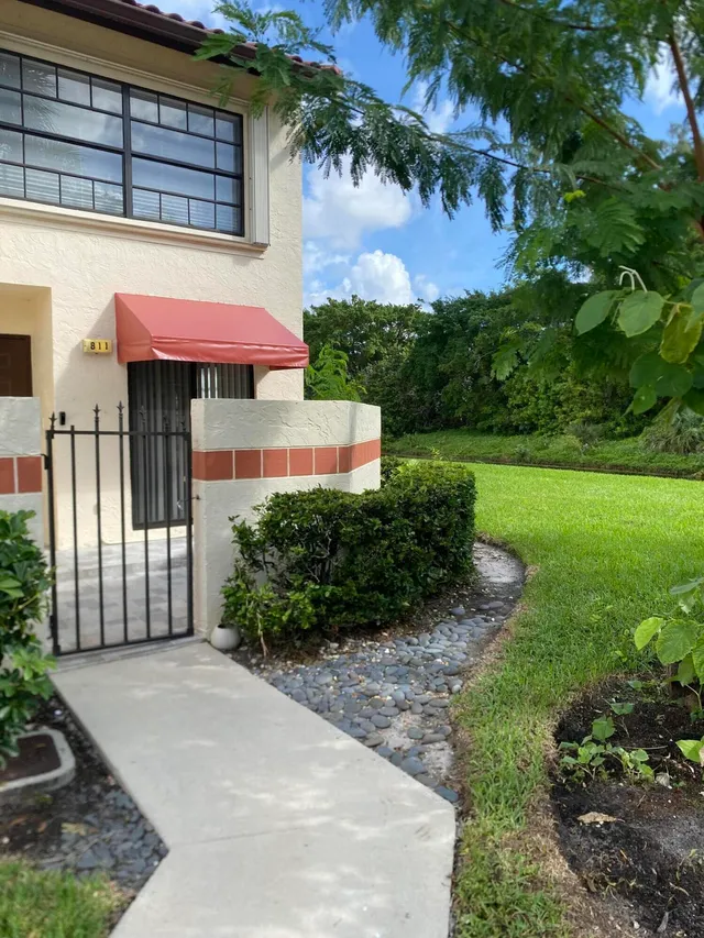 2-bedroom rental at 811 Freedom Court Court #811, Deerfield Beach