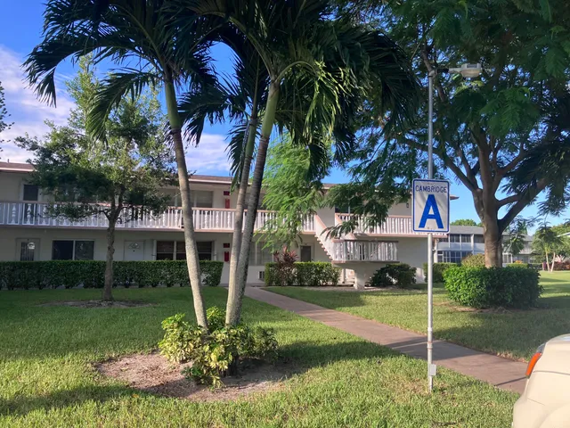 1-bedroom rental at 8 CAMBRIDGE A, West Palm Beach
