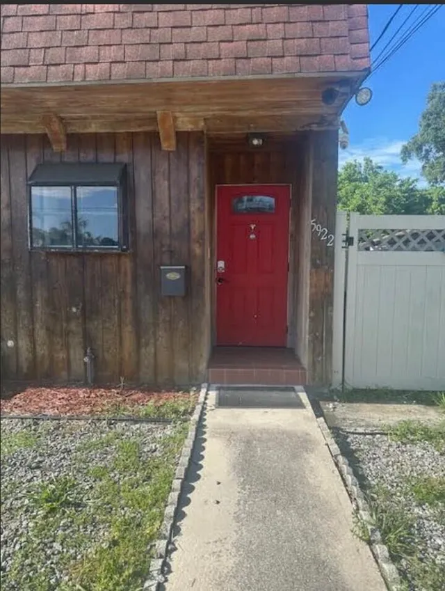 2-bedroom rental at 5922 Thomas Street, Hollywood