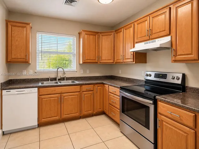 2-bedroom home at 2832 Fillmore Street #21, Hollywood