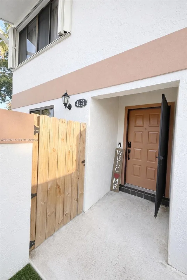 2-bedroom home at 4321 SW 70th Terrace, Davie