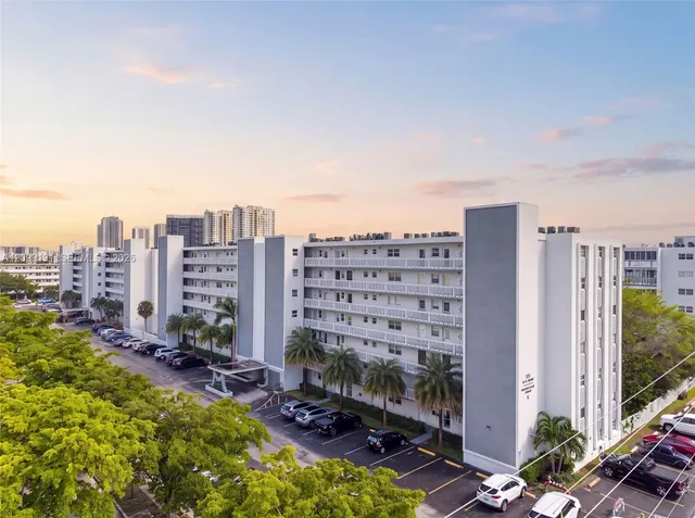 1-bedroom home at 320 NE 12th Avenue #703, Hallandale Beach