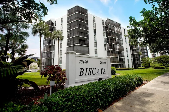 2-bedroom home at 20500 W Country Club Drive #714, Aventura