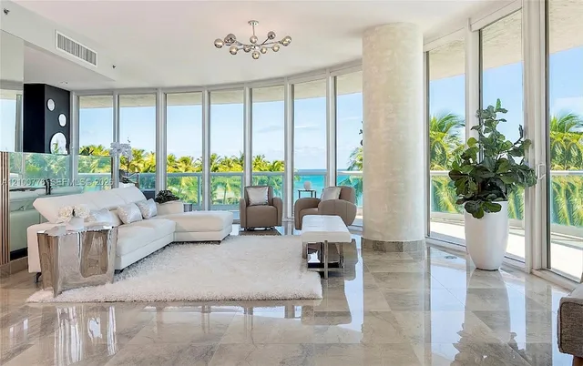 3-bedroom home at 100 S Pointe Drive #506, Miami Beach