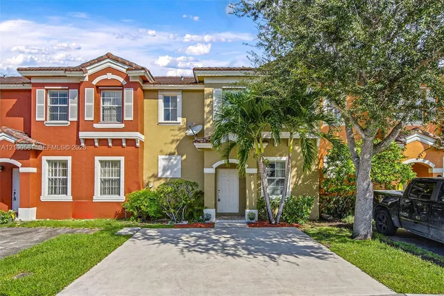 3-bedroom home at 645 E Mowry Court, Homestead