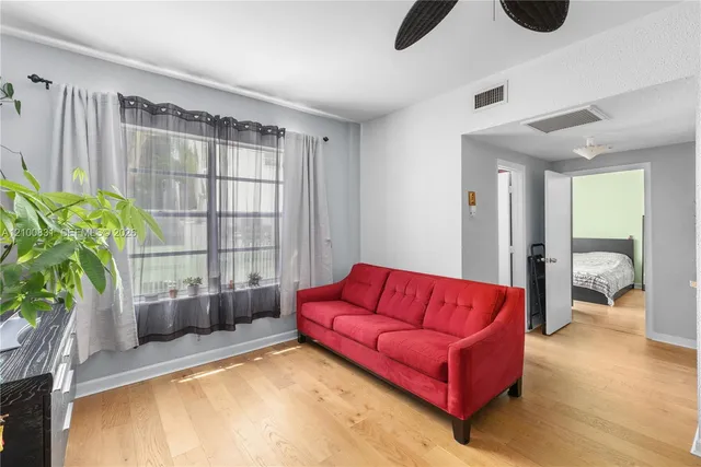 1-bedroom home at 1200 Euclid Avenue #102, Miami Beach