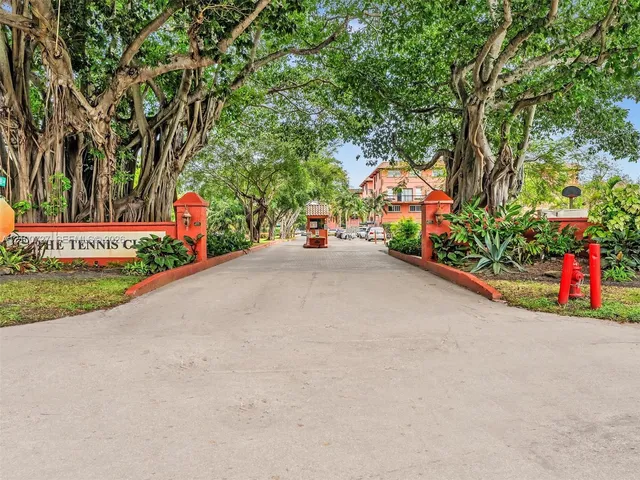 3-bedroom home at 620 Tennis Club Drive #301, Fort Lauderdale