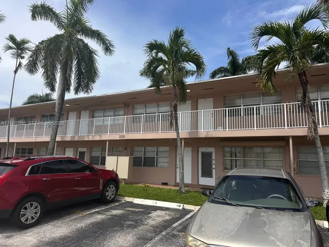 1-bedroom home at 230 SW 11th Avenue #14, Hallandale Beach
