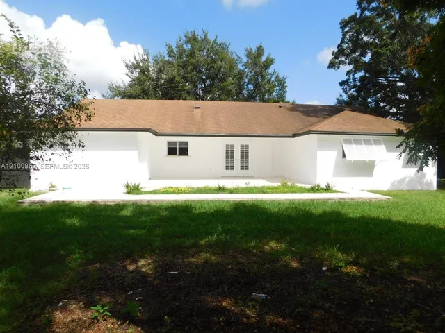 6-bedroom home at 16240 SW 286th Street, Homestead