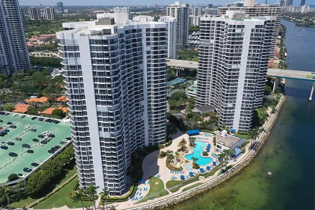3-bedroom home at 19101 NE 36th Court #1612, Aventura