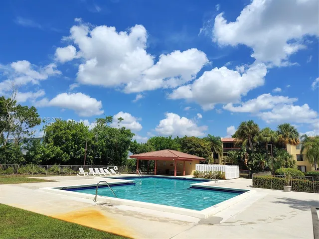 2-bedroom rental at 733 SE 1st Way #109, Deerfield Beach