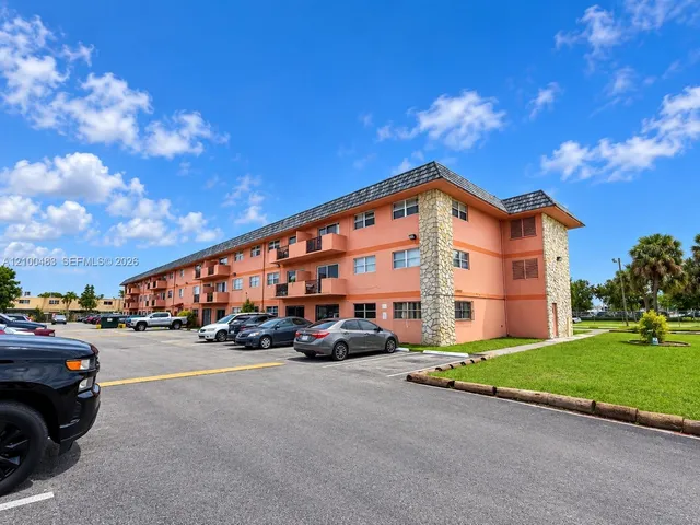 1-bedroom rental at 17101 NW 57th Avenue #115, Miami Gardens