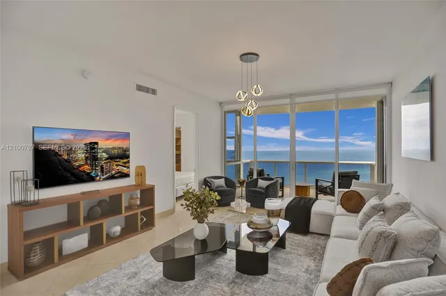 3-bedroom rental at 18101 Collins Avenue #3504, Sunny Isles Beach