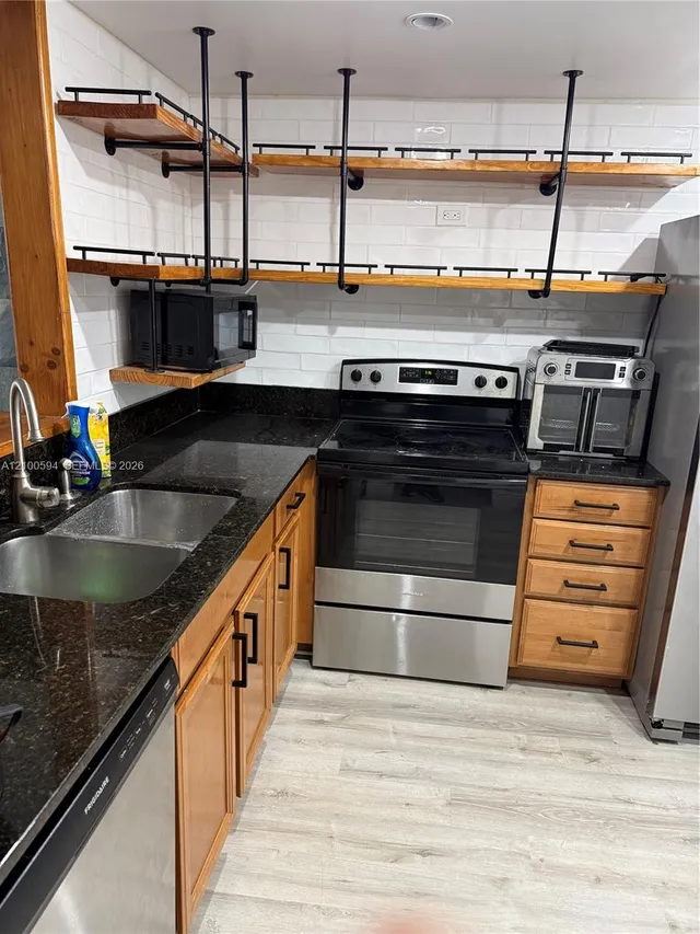 2-bedroom rental at 410 NW 68th Avenue #517, Plantation
