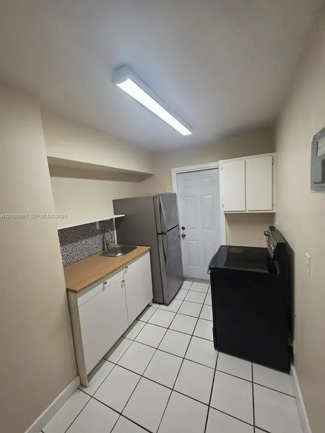 1-bedroom rental at 1105 SW 15th Terrace #4, Fort Lauderdale