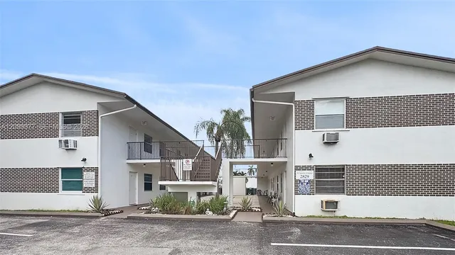 1-bedroom rental at 2829 Van Buren Street #207, Hollywood