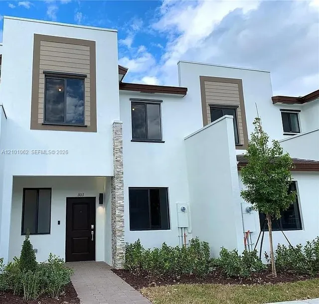 3-bedroom rental at 303 NE 208th Terrace #303, Miami