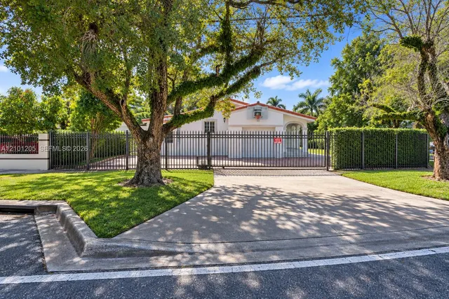 3-bedroom rental at 371 SW 29th Road, Miami
