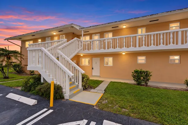 1-bedroom home at 2192 NE 1ST Way #102, Boynton Beach