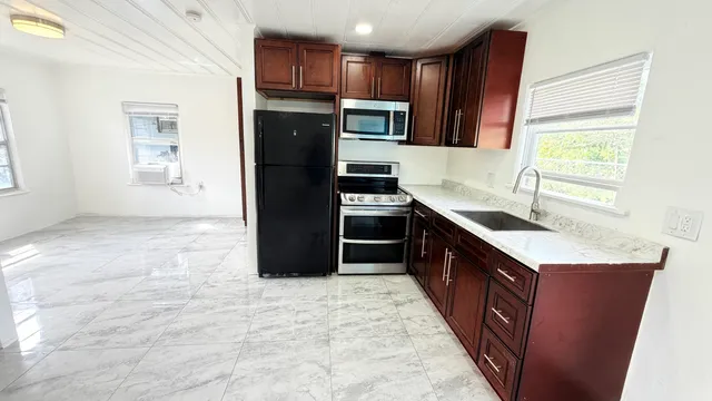 1-bedroom rental at 512 SE 21ST Avenue #B, Boynton Beach