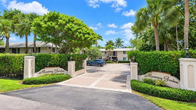 2-bedroom rental at 8617 SW 68th Court #22, Pinecrest