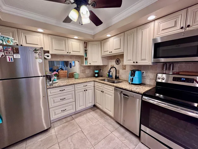 1-bedroom home at 400 NE 20TH Street #B208, Boca Raton