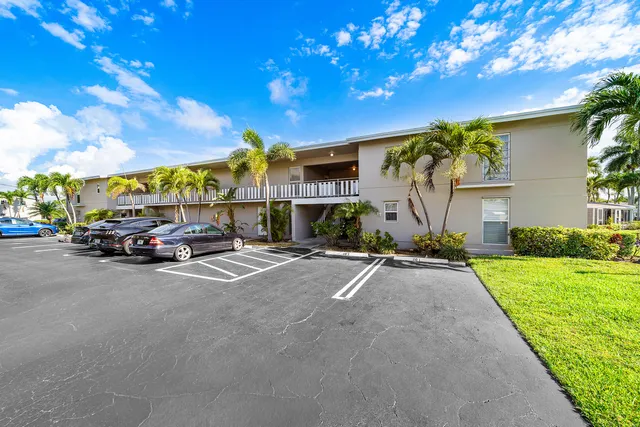 2-bedroom home at 315 CIRCLE Drive S #201, Boynton Beach