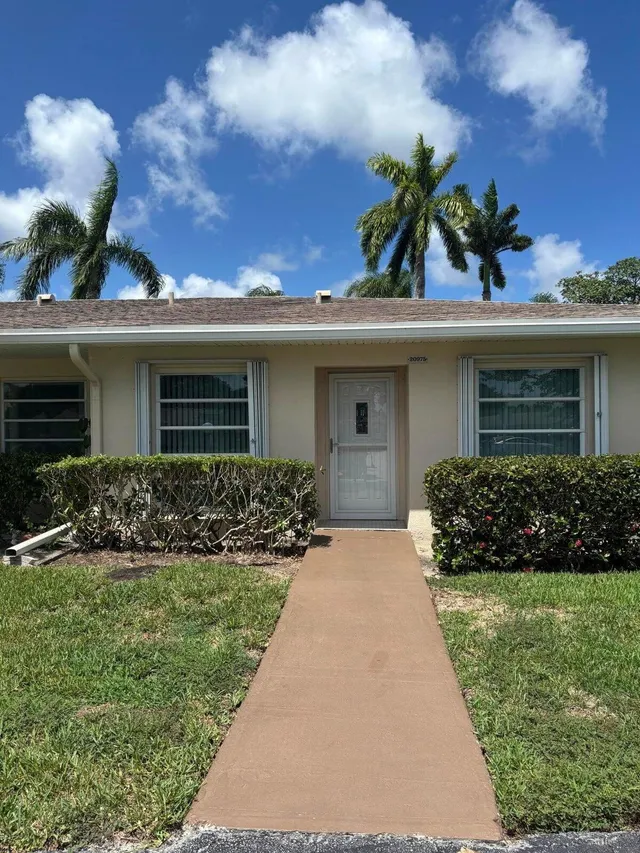 2-bedroom rental at 20975 COVINGTON Drive, Boca Raton