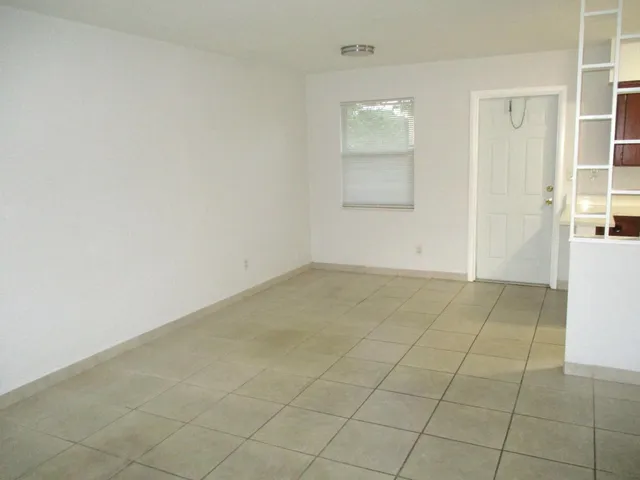 1-bedroom rental at 2640 PIERCE Street #5, Hollywood