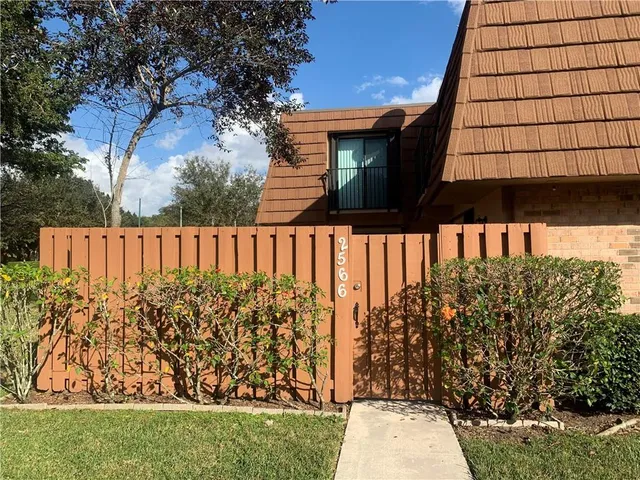 2-bedroom rental at 2566 CAMELOT Court, Cooper City