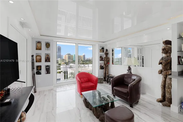 1-bedroom home at 345 Ocean Drive #705, Miami Beach