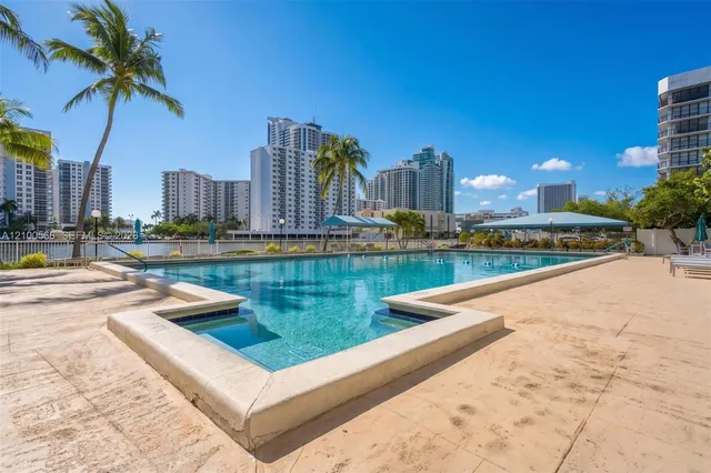1-bedroom home at 1000 Parkview Drive #627, Hallandale Beach