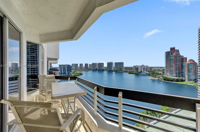 2-bedroom home at 3600 Mystic Pointe Drive #PH3, Aventura