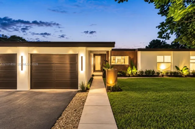 4-bedroom home at 724 Garden Court, Plantation
