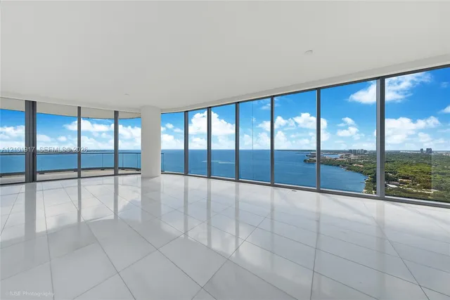 4-bedroom home at 175 SE 25 Road #3002, Miami