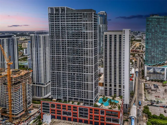 1-bedroom rental at 601 NE 1st Avenue #LPH 4814, Miami