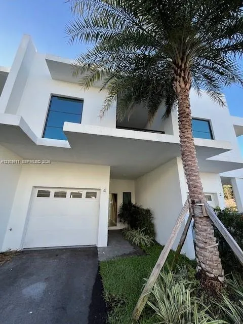 3-bedroom rental at 2526 Pierce Street #7, Hollywood