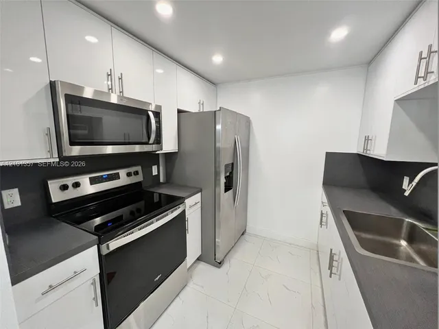 1-bedroom rental at 200 SW 132nd Way #203L, Pembroke Pines