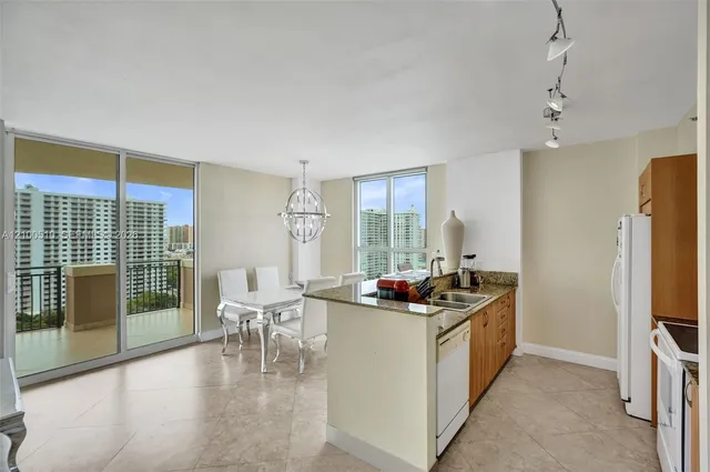 3-bedroom rental at 17555 Atlantic Boulevard #UPH2, Sunny Isles Beach