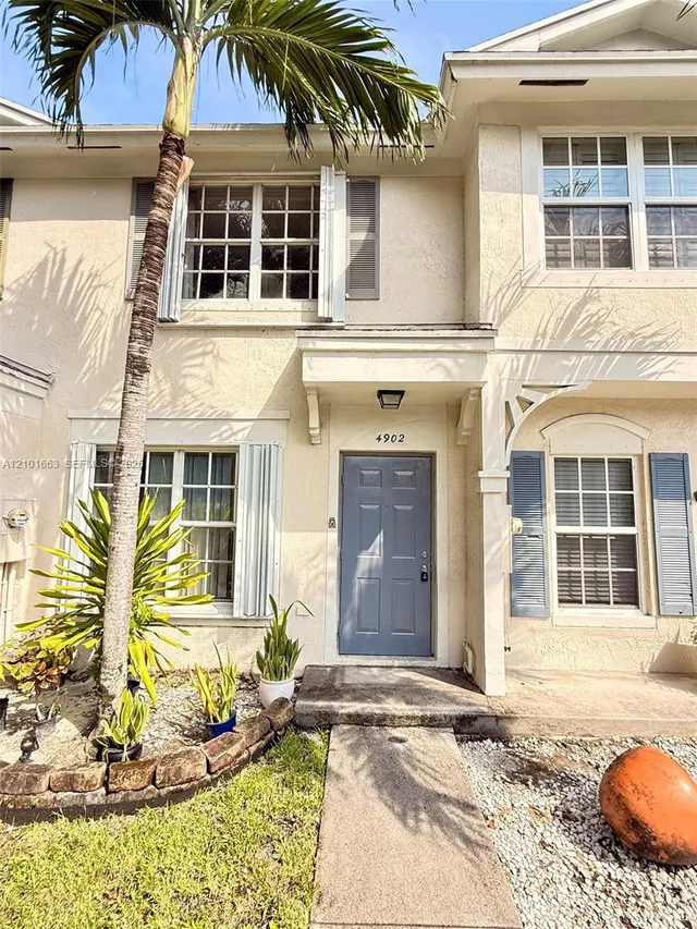 2-bedroom rental at 4902 SW 31st Terrace, Dania Beach