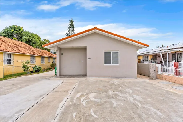2-bedroom rental at 911 SW 79th Avenue #0, Miami
